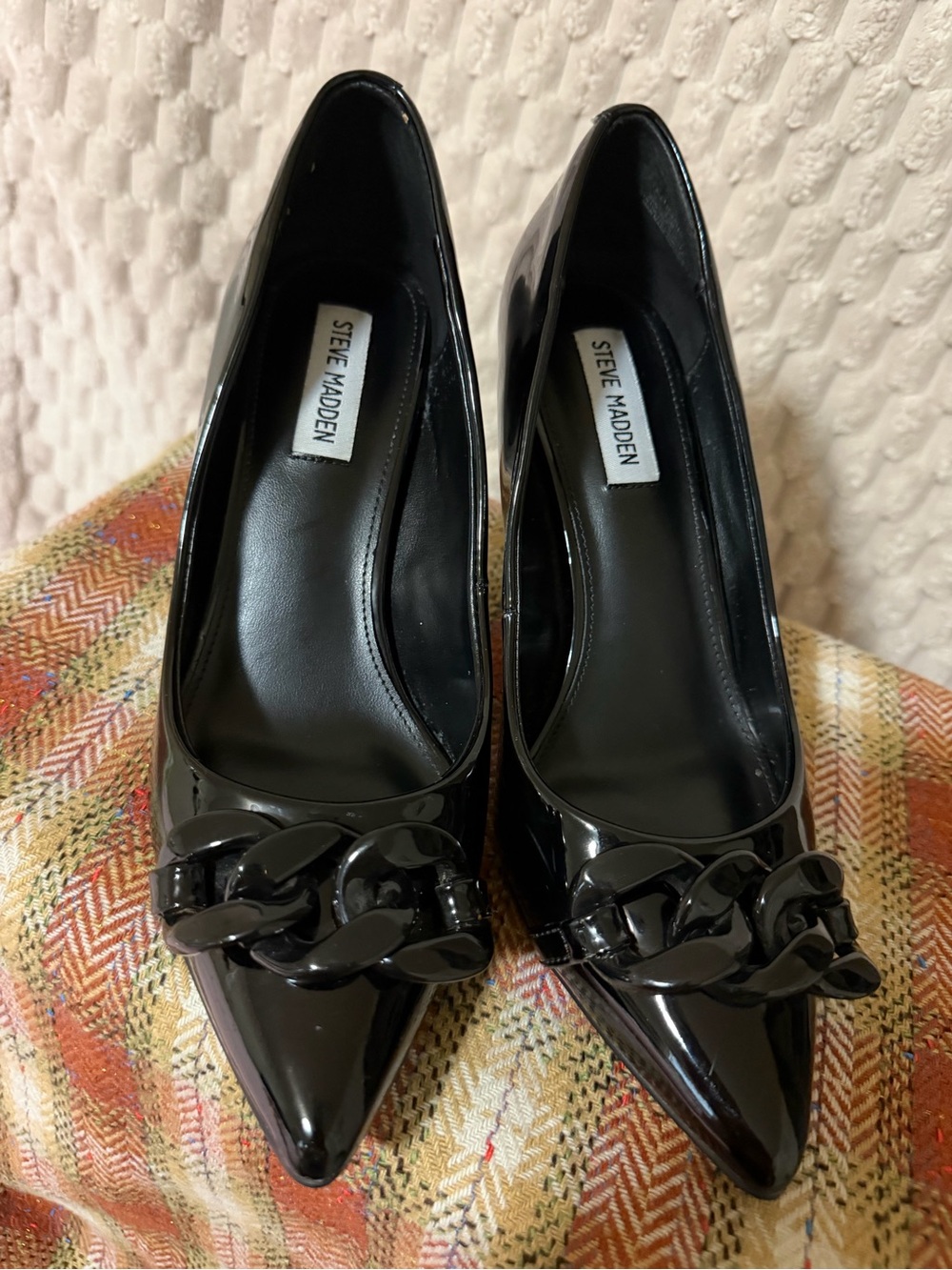 Steve Madden Black Patent Pointed Pumps with Chunky Chain